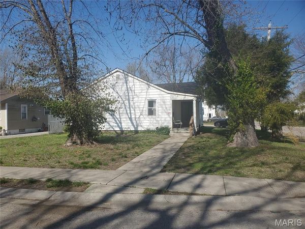 861 Pershing Street , East St Louis, IL 62203