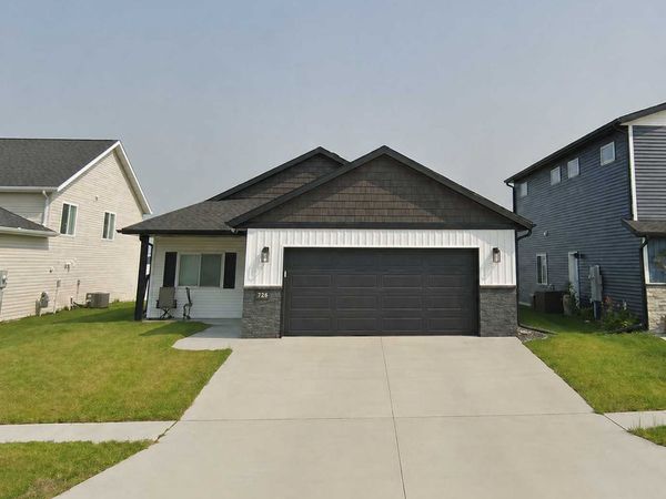 728 1st Avenue, Horace, ND 58047