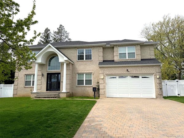 11 Putnam Avenue , Jericho, NY 11753