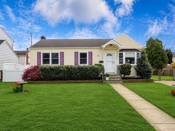 821 10th Street, West Babylon, NY 11704