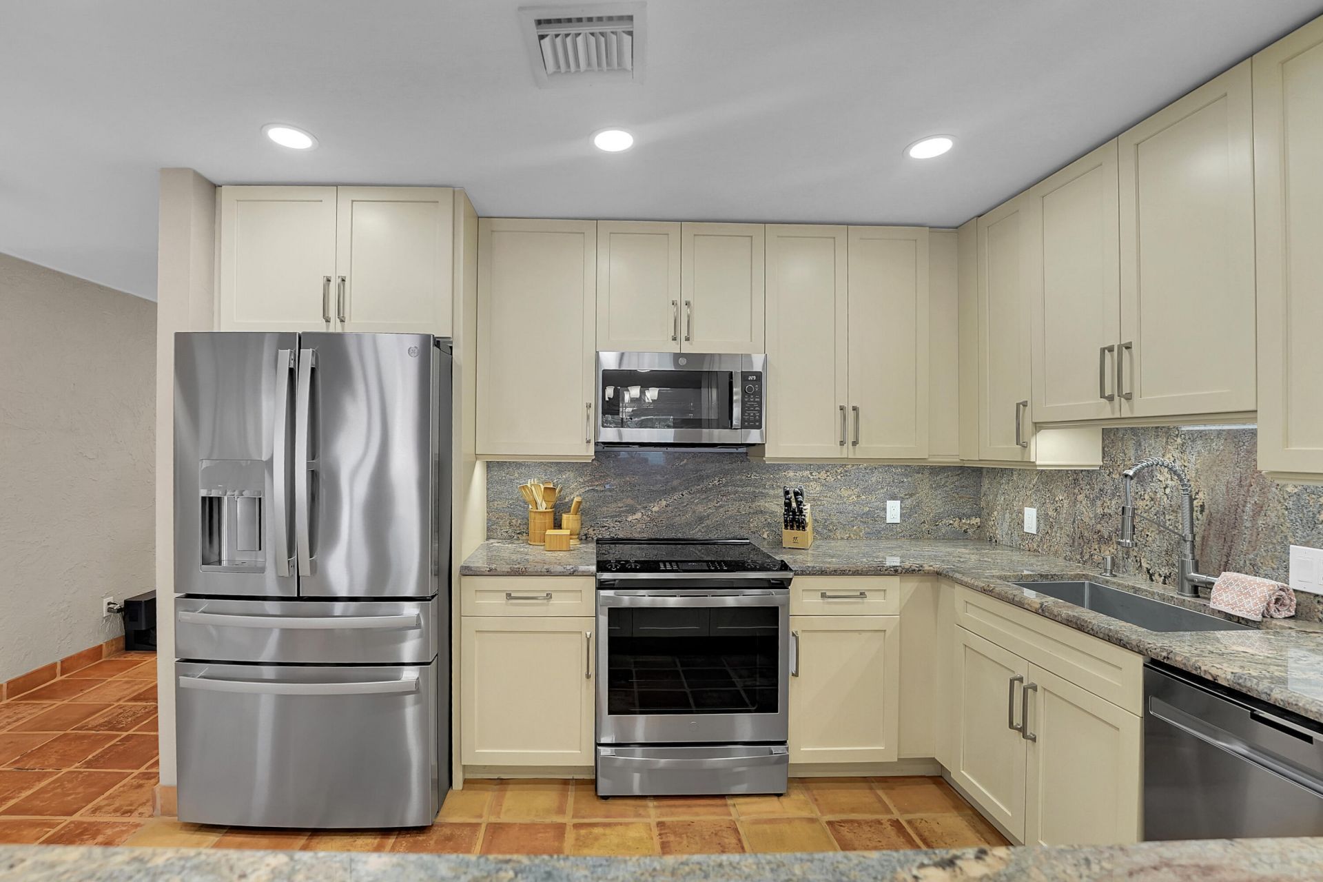 1066 SW 27th Place, Boynton Beach, FL 33426 Photo