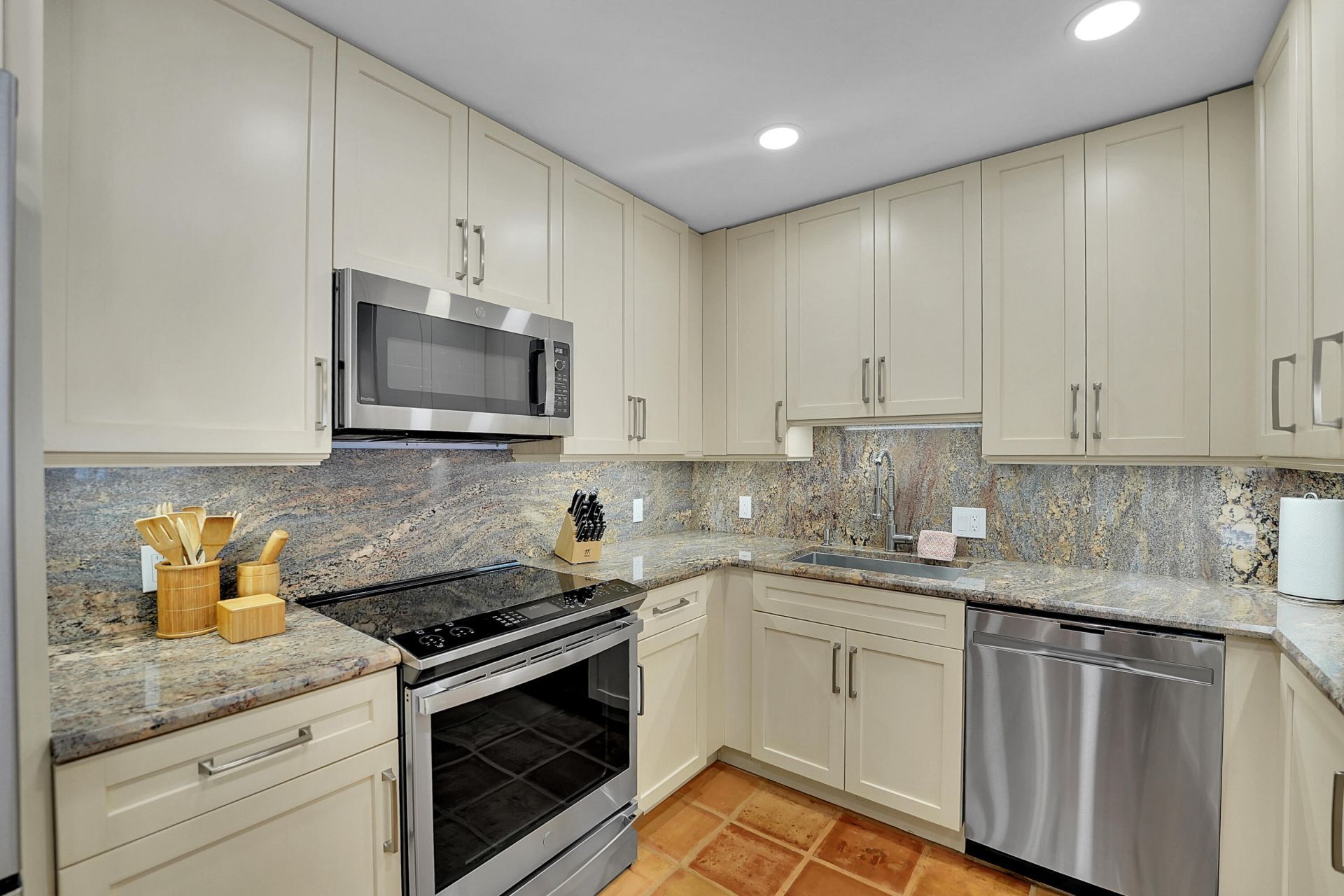 1066 SW 27th Place, Boynton Beach, FL 33426 Photo