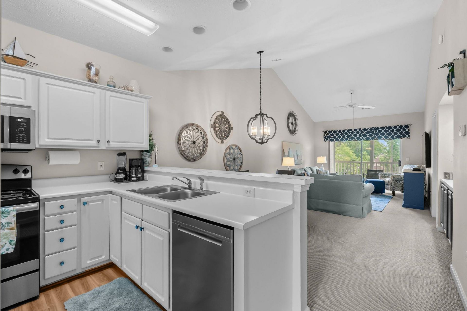 616 River Oaks Dr. Photo 15