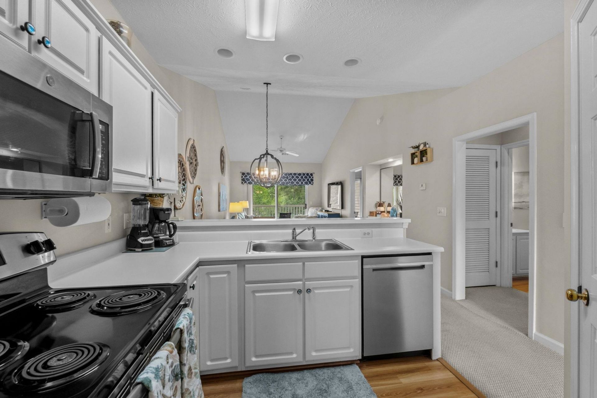 616 River Oaks Dr. Photo 25
