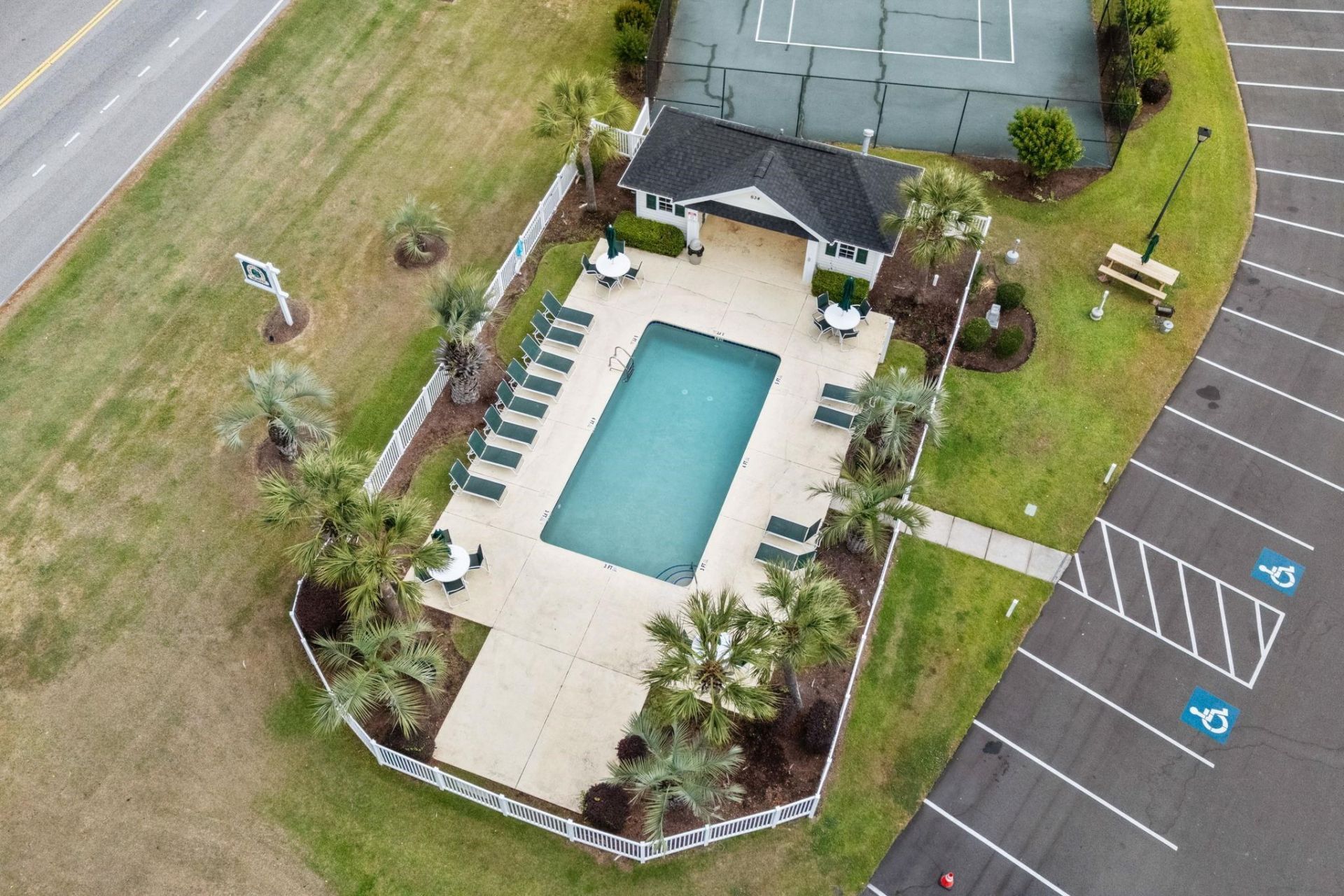 616 River Oaks Dr. Photo 56
