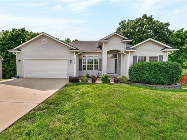 8720 N BELTON Avenue, Kansas City, MO 64154