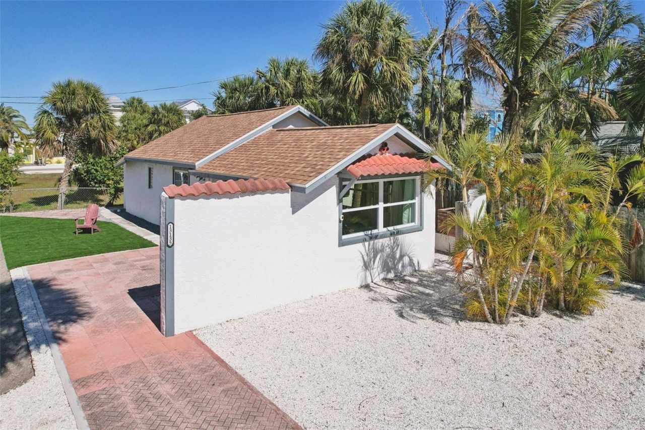 13135 4th Street E, Madeira Beach, FL 33708 Photo