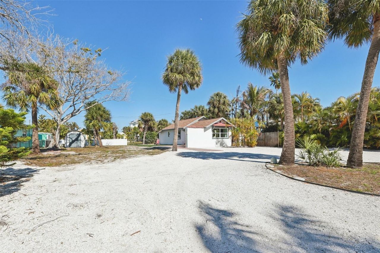 13135 4th Street E, Madeira Beach, FL 33708 Photo