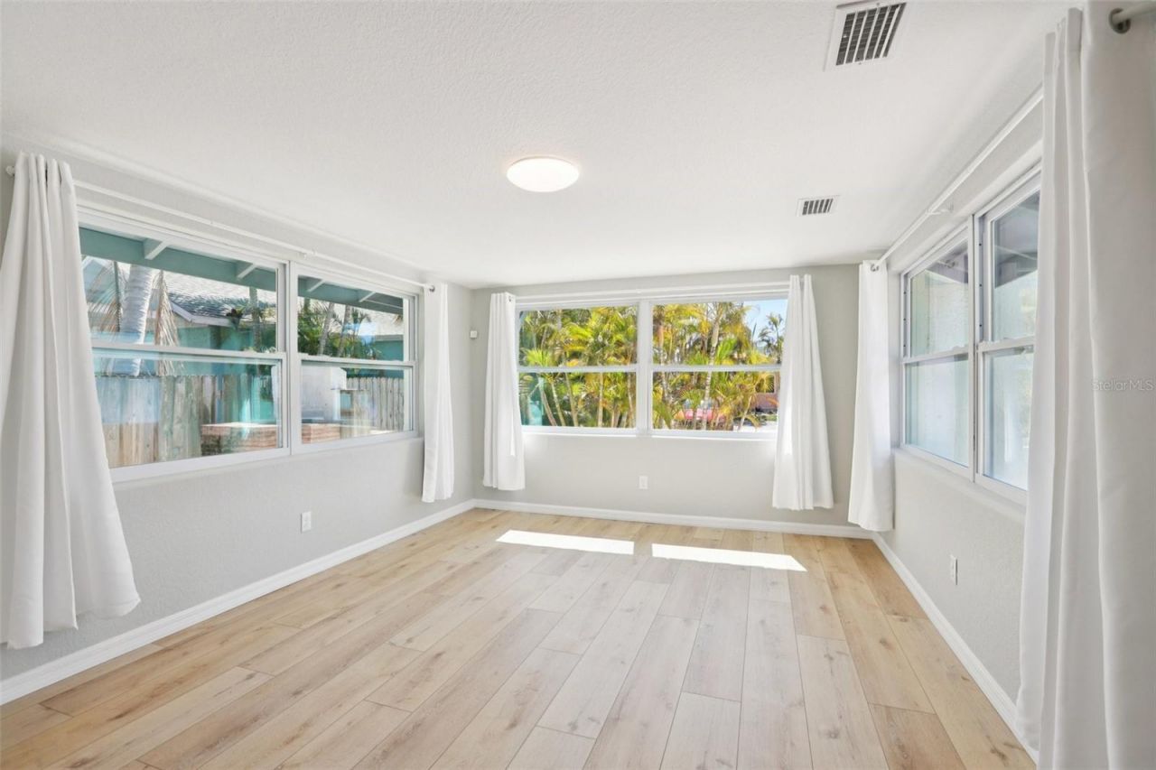13135 4th Street E, Madeira Beach, FL 33708 Photo