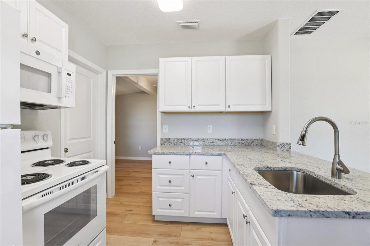13135 4th Street E, Madeira Beach, FL 33708 Photo