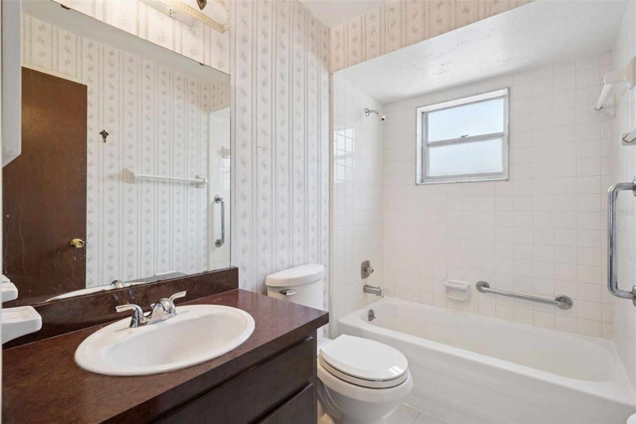 608 Wavecrest Drive, Orlando, FL 32807 Photo
