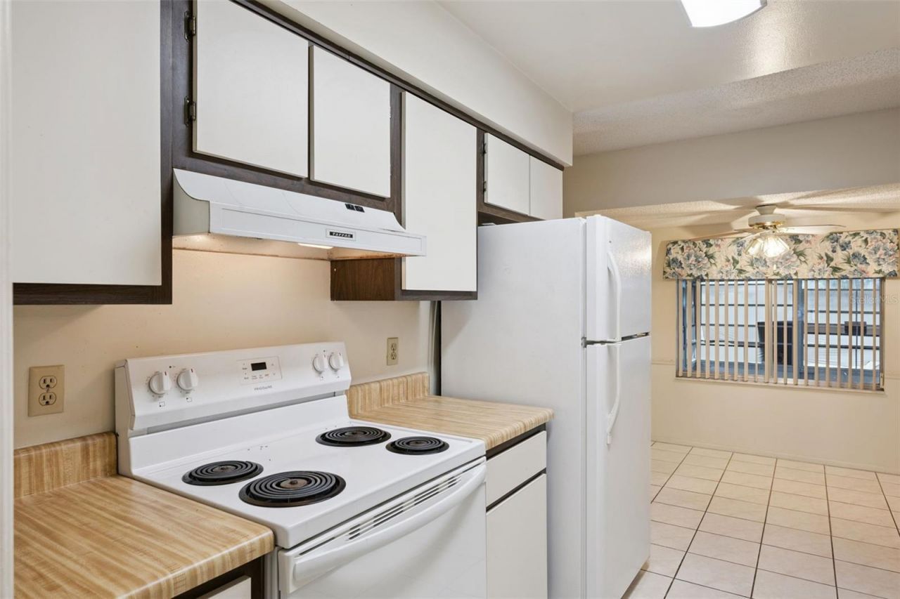 608 Wavecrest Drive, Orlando, FL 32807 Photo