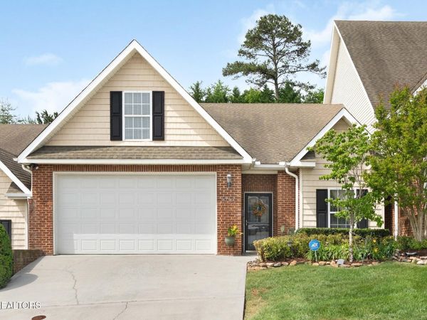 6962 Pemmbrooke Shire Lane, Knoxville, TN 37909