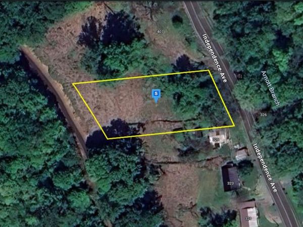 327 Independence Ave , Mount Carmel, TN 37645