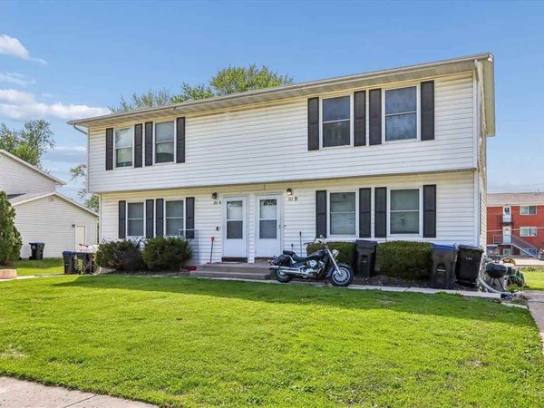 712 19th Ave, Unit A & B, Coralville, IA 52241