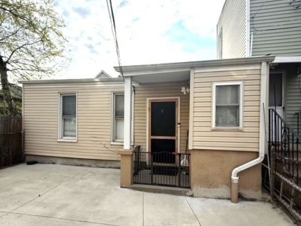 321 John St, Harrison, NJ 07029