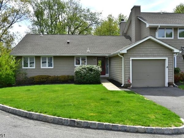 9 Parsons Ct, Mahwah, NJ 07430