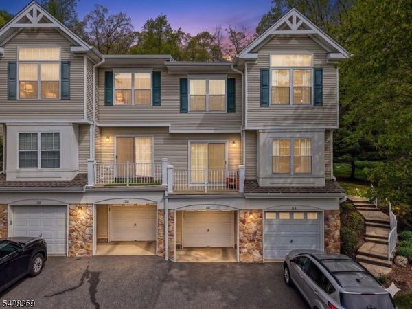 116 Wallace Ct, Green Brook, NJ 08812