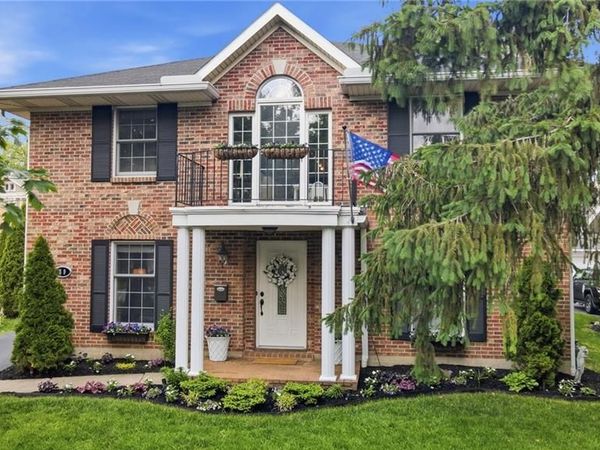 39 E Dixon Avenue, Oakwood, OH 45419