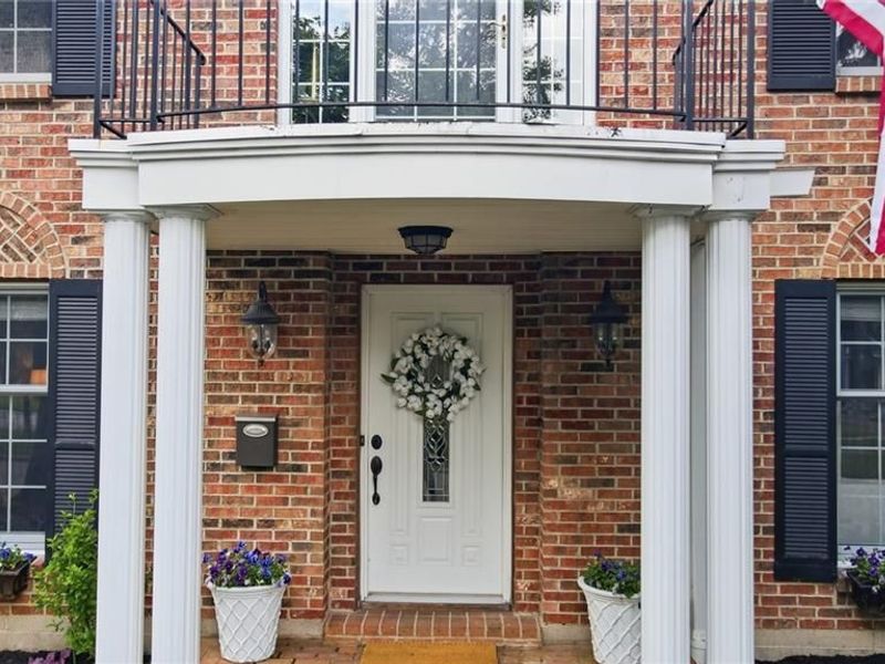 39 E Dixon Avenue, Oakwood, OH 45419 Photo 2