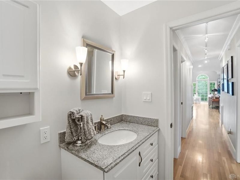 39 E Dixon Avenue, Oakwood, OH 45419 Photo 44