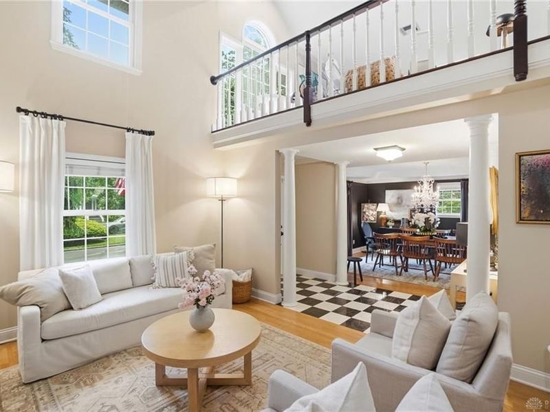 39 E Dixon Avenue, Oakwood, OH 45419 Photo 5