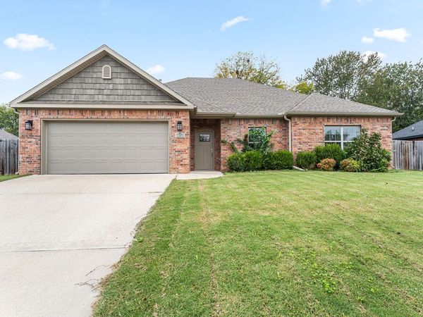 2302 Aspen Street , Siloam Springs, AR 72761