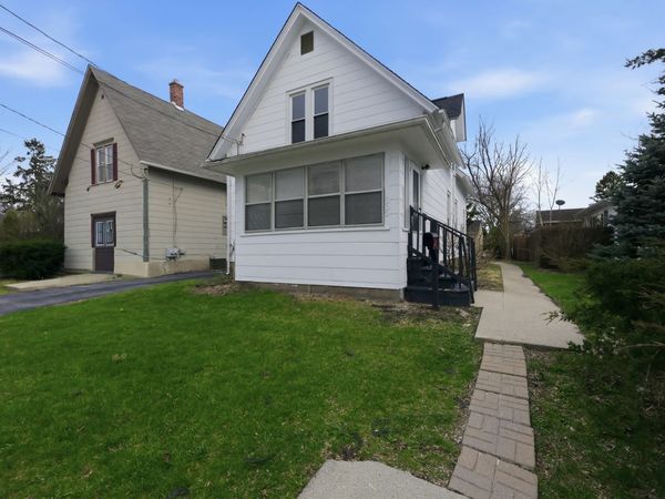 835 Oak Street , Elgin, IL 60123