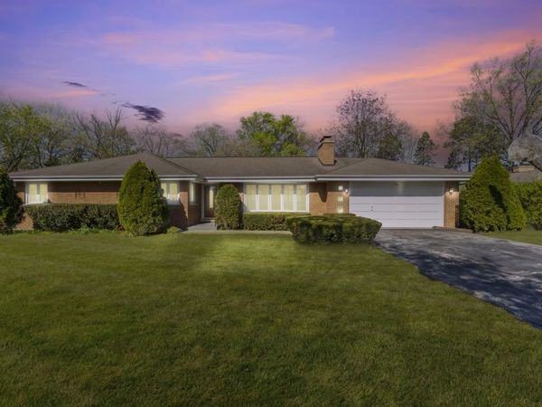 404 Tomah Avenue, Prospect Heights, IL 60070