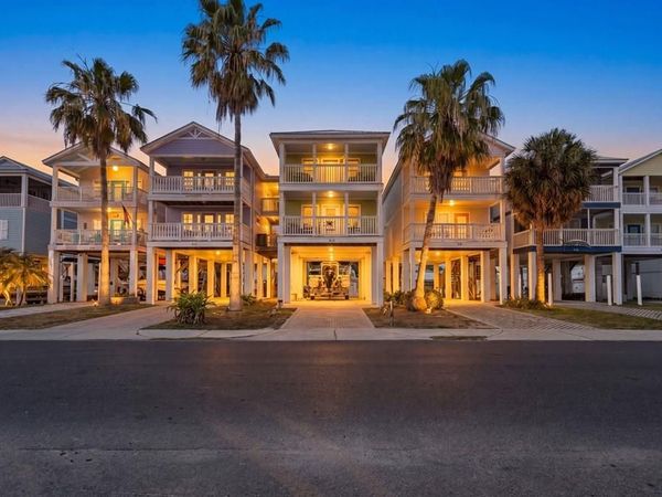 573 1st St, Cedar Key, FL 32625