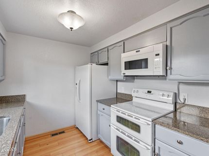 718 Travis Drive, Unit B, Carson City, NV 89701 Photo
