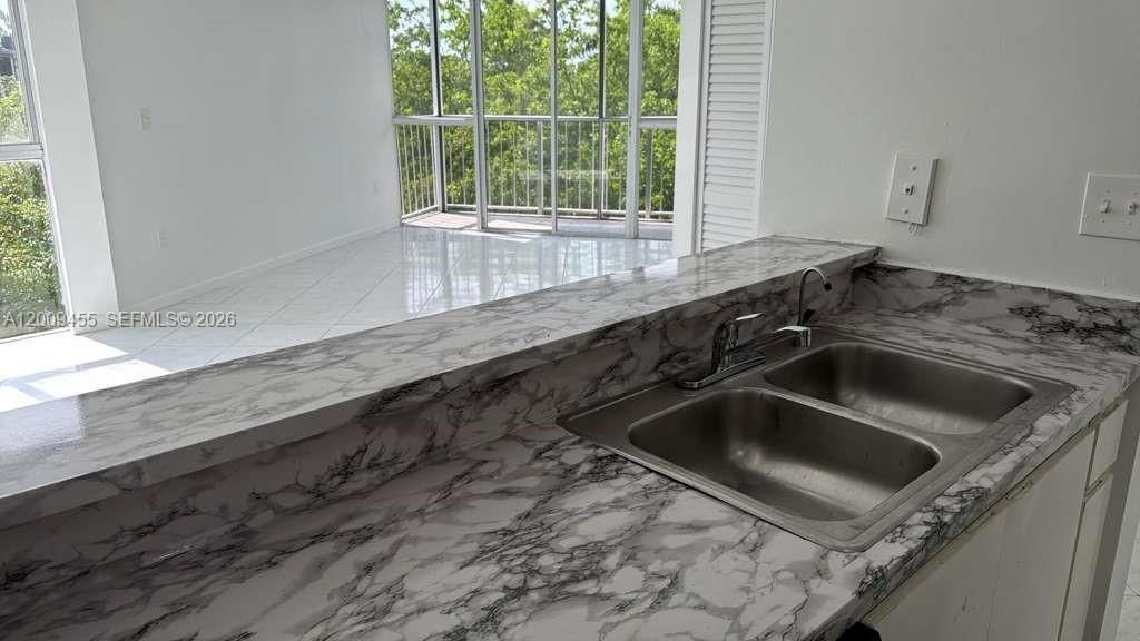 6995 NW 186th St , Unit E507, Hialeah, FL 33015 Photo
