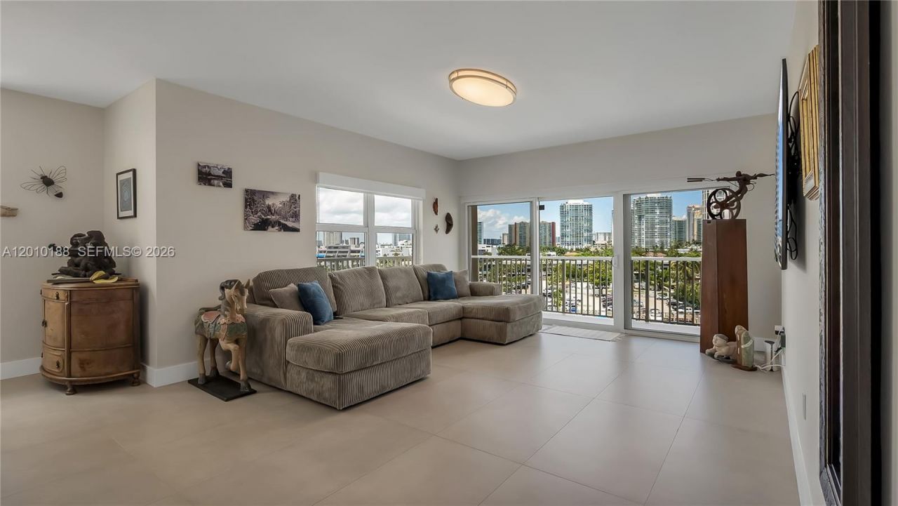 300 Bayview Dr, Unit 605, Sunny Isles Beach, FL 33160 Photo