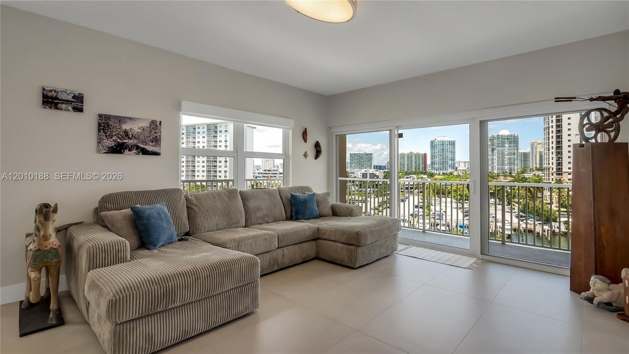 300 Bayview Dr, Unit 605, Sunny Isles Beach, FL 33160 Photo