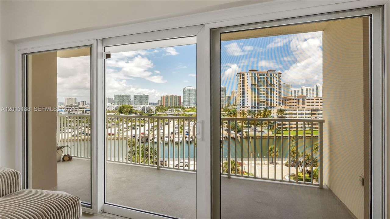 300 Bayview Dr, Unit 605, Sunny Isles Beach, FL 33160 Photo