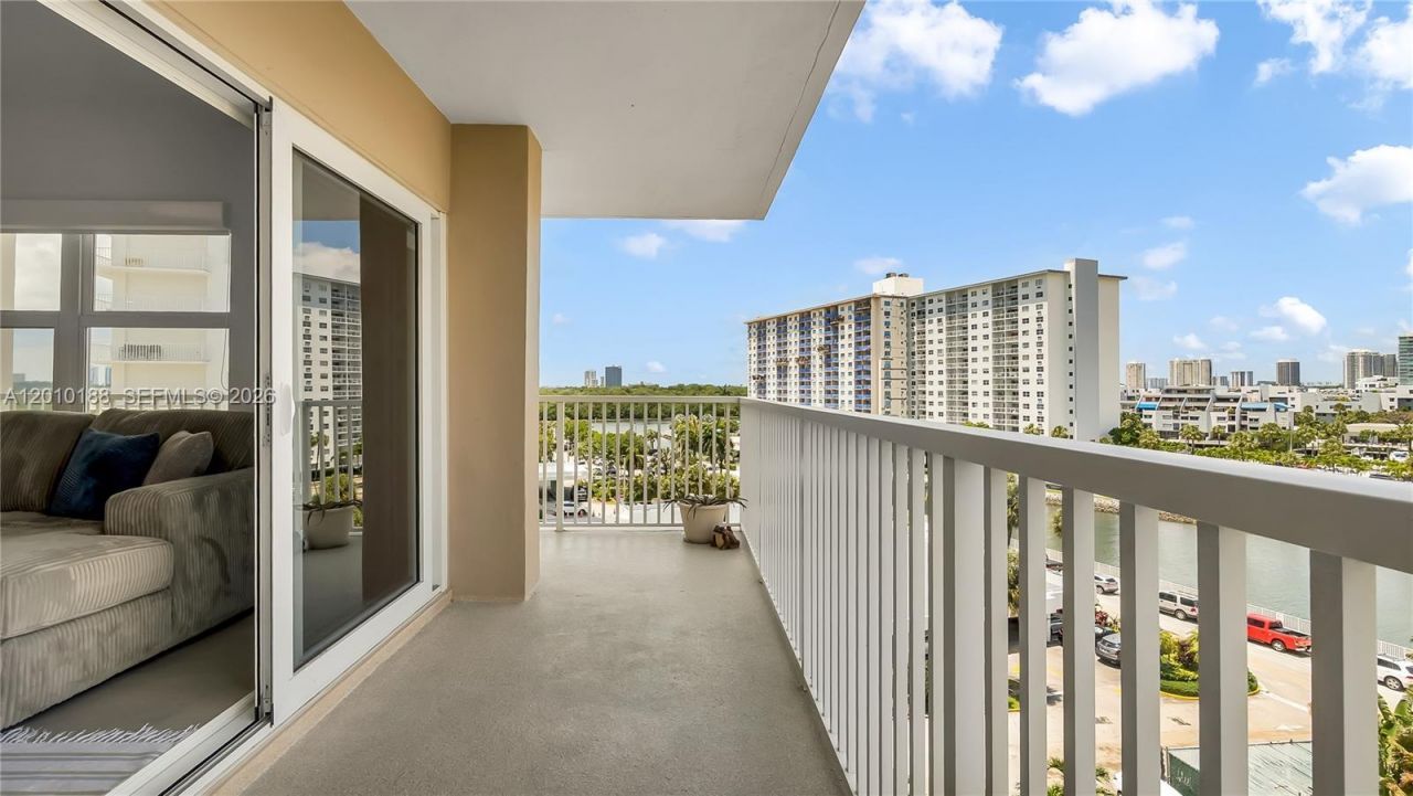 300 Bayview Dr, Unit 605, Sunny Isles Beach, FL 33160 Photo