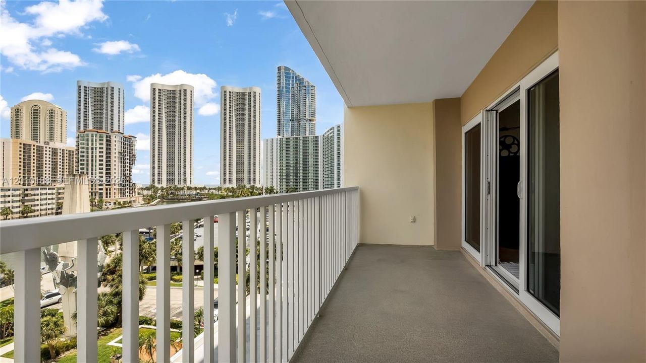 300 Bayview Dr, Unit 605, Sunny Isles Beach, FL 33160 Photo