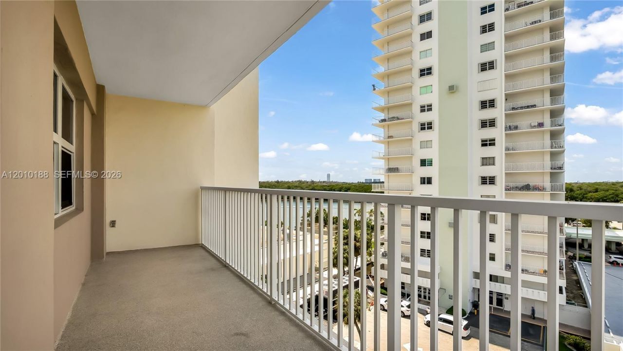 300 Bayview Dr, Unit 605, Sunny Isles Beach, FL 33160 Photo