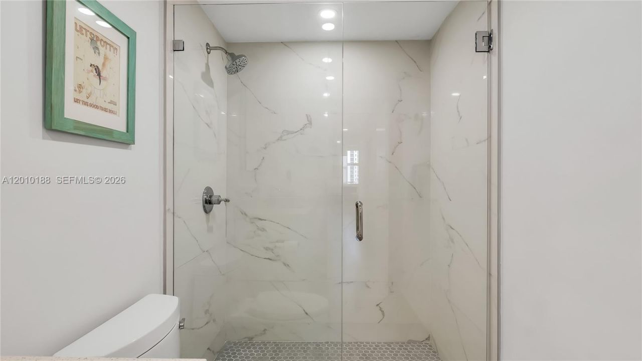 300 Bayview Dr, Unit 605, Sunny Isles Beach, FL 33160 Photo