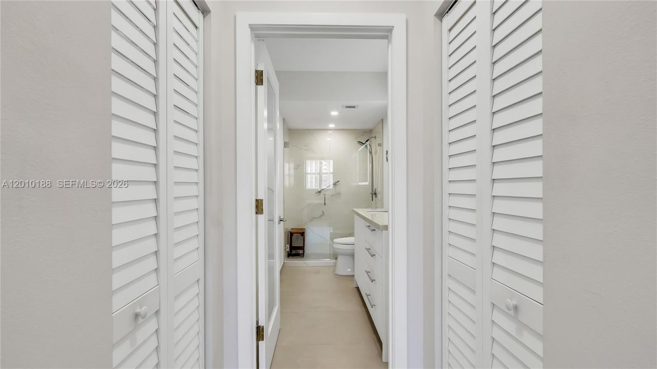 300 Bayview Dr, Unit 605, Sunny Isles Beach, FL 33160 Photo