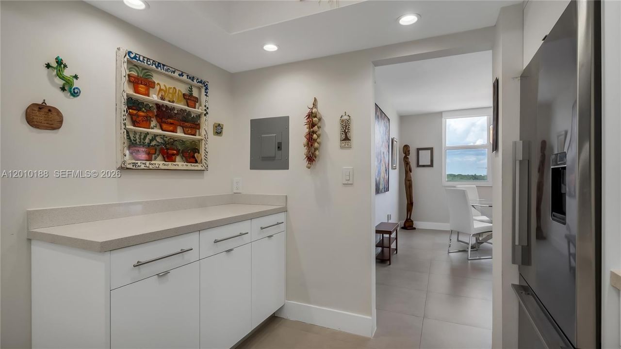 300 Bayview Dr, Unit 605, Sunny Isles Beach, FL 33160 Photo