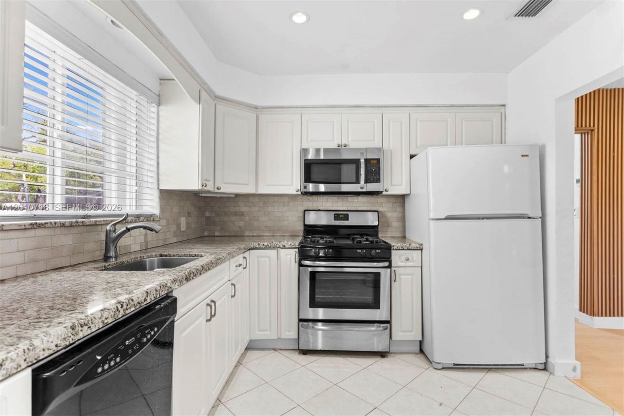 9125 Carlyle Ave , Surfside, FL 33154 Photo