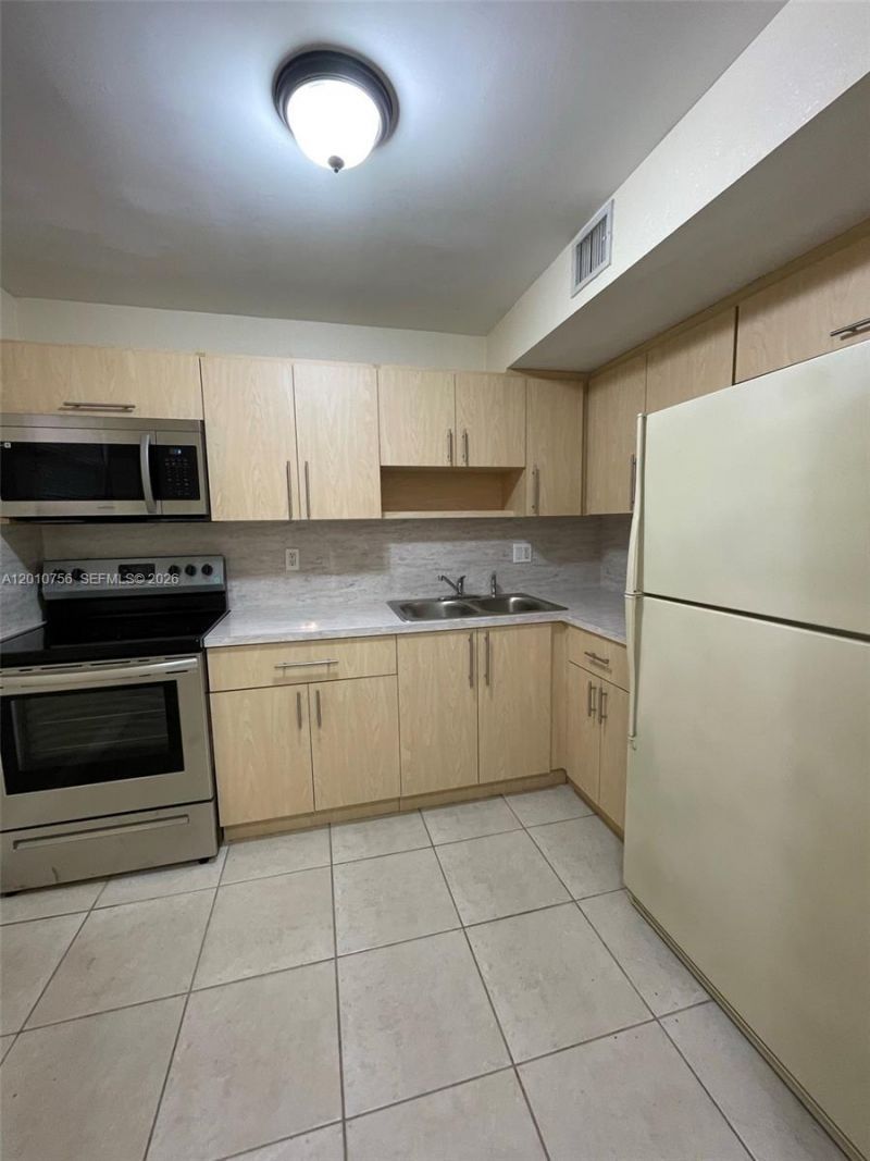 4215 N University Dr , Unit 304, Sunrise, FL 33351 Photo