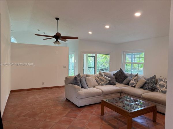1407 Seagrape Cir , Weston, FL 33326