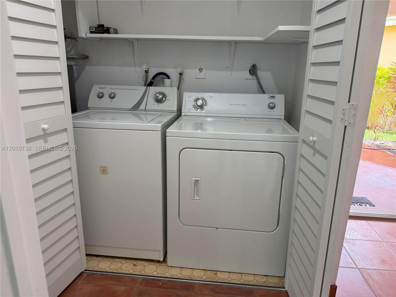 1407 Seagrape Cir , Weston, FL 33326 Photo