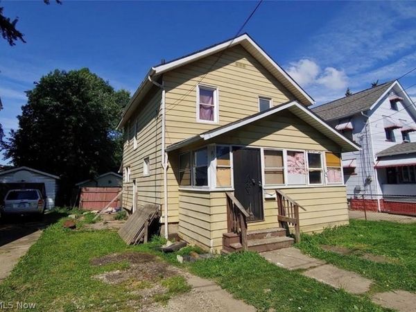 996 Burkhardt Avenue , Akron, OH 44301