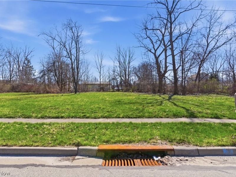 2048 Buchtel Street, Twinsburg, OH 44087 Photo 1