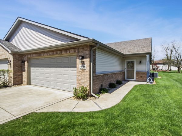 200 Polly Lane , Hobart, IN 46342