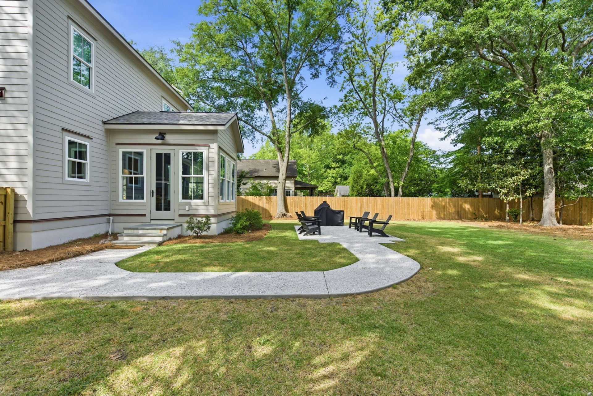 18 Riverdale Drive Photo 4