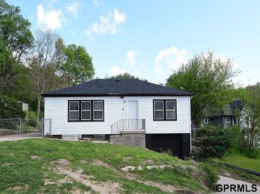 6 Hall Street , Council Bluffs, IA 51503